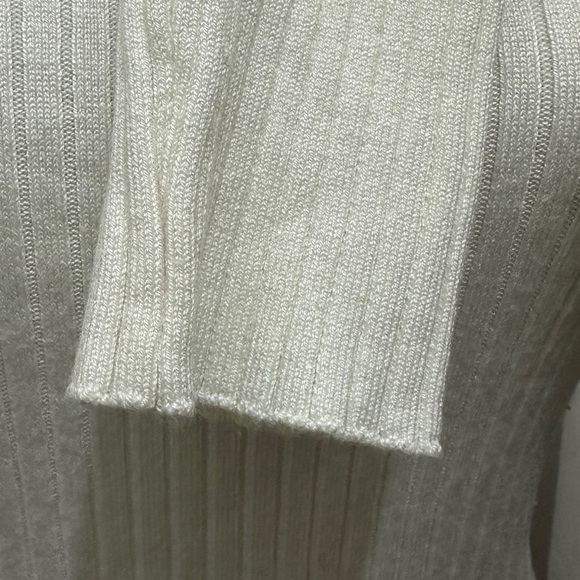 301 H&M | NWOT White Ribbed Knit Long Sleeve Crew Neck Pullover Sweater (size S) - Picture 5 of 13